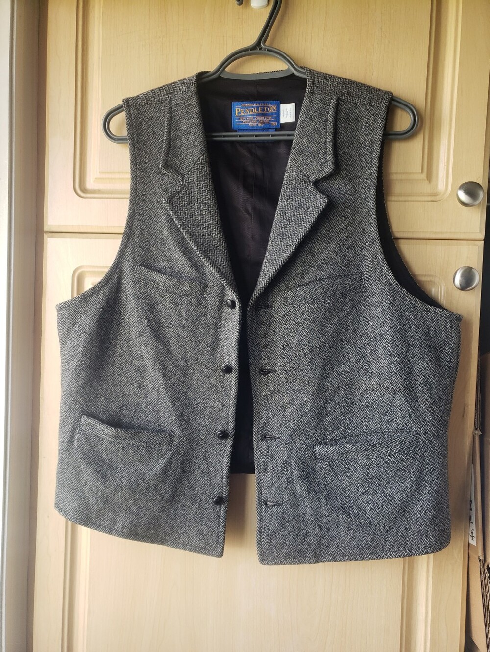 Pendleton Black and Gray 100% Pure Vitgin Wool-Lined Jacket Vest With Pockets